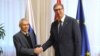Presidenti i Serbisë, Aleksandar Vuçiq (djathtas) dhe ambasadori i Rusisë në Beograd, Alexander Botsan-Kharchenko.