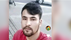 Diňle: Türkmen aktiwisti Stambulyň Taksim meýdanyna çykyp, türkmen hökümetine protest bildirdi
