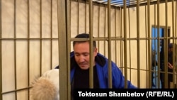 Нурлан Асанбеков сот залында. 