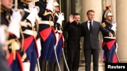 Președintele francez Macron și președintele ucrainean Zelenski se întâlnesc la Paris, pe 3 septembrie 2025.