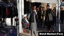 مردم پنجشیر از محدودیت‌ها و جمع‌آوری تلفون‌های هوشمند توسط طالبان شکایت دارند.