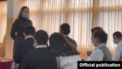 Милиция тараткан видеодон алынган сүрөт. 