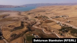 Кемпир-Абад суу сактагычынын көрүнүшү