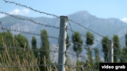 Qirg‘iziston bilan O‘zbekiston o‘rtasidagi chegara simlari. Namangan va Jalolobod viloyatlari hududi.