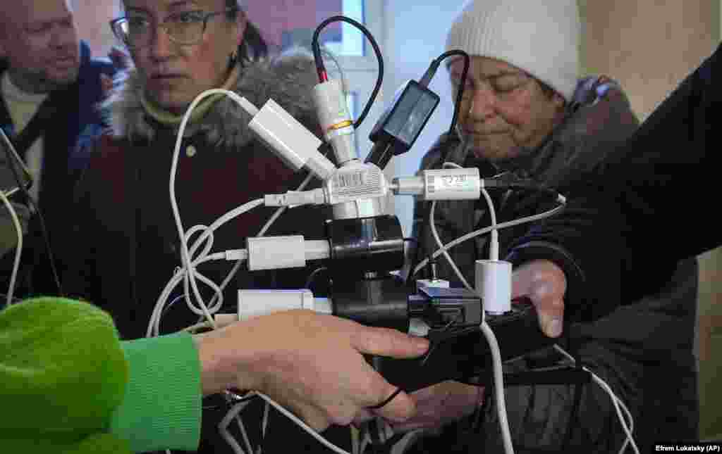 "Most of the liberated Kherson region has been without electricity since November 6," Ukrenerho chief Volodymyr Kudrytskiy said. "We are doing our best to supply people with electricity as soon as possible."