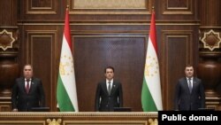 Рустами Эмомалӣ, раиси Маҷлиси миллӣ ва ду муовини ӯ Раҷаббой Аҳмадзода ва Алишер Мирзонабот