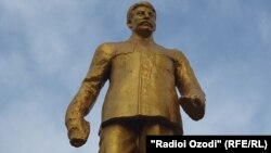 Пайкараи Сталин дар ноҳияи Ашти вилояти Суғд