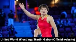 Архив сүрөт. Айсулуу Тыныбекова кыз-келиндер күрөшү боюнча Дүйнө чемпионатында. 5-октябрь, 2021-ж. Осло, Норвегия.