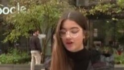 Направете го носењето очила кул, со нови емотикони