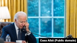 Joe Biden a vorbit joi seară cu președintele Ucrainei, președintele Volodimir Zelenski, și apoi cu liderii țărilor din regiune, inclusiv România.