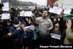 Дэманстрацыя мігрантаў на беларускім баку мяжы з Польшчай, лістапад 2021