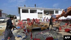 نیروهای امنیتی پاکستان در محل انفجار در منطقه باجور. عکس از آرشیف