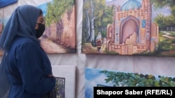 طالبان به ترسیم مناظر و طبیعت اجازه داده اند و در این بخش نیز در هرات دختران فعالیت های چشمگیری داشته اند