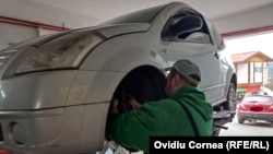 RAR a anunțat că 100.000 de mașini au fost rechemate în service, în special din cauza unor probleme la airbaguri. Numărul automobilelor vizate ar putea fi însă mai mare.