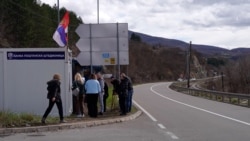 Sârbii din Kosovo se străduiesc să aibă acces la numerar, în timp ce SUA solicită suspendarea interdicției privind valutele străine 