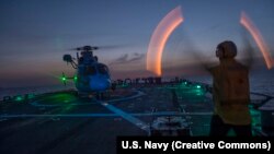 تصویری از عرشه ناوشکن یواس‌اس لابون 