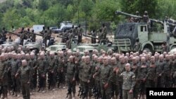 Anëtarët e Hezbollahut marrin pjesë në një stërvitje ushtarake në Aramta, Liban. Maj, 2023.