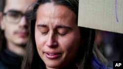 Италияда аялдарга каршы зордук-зомбулукка каршы акциянын катышуучусу.