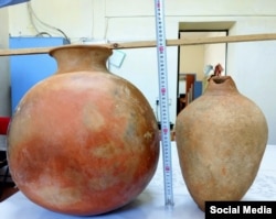 Бул эки карапа Кален Жетимишбаев атындагы Жети-Өгүз райондук тарых-таануу музейинде турат.