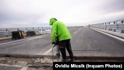 În 2023, România a deschis circulaţiei doar 81 de kilometri de autostradă. Anul acesta autorităţile promit cel puţin dublu. 