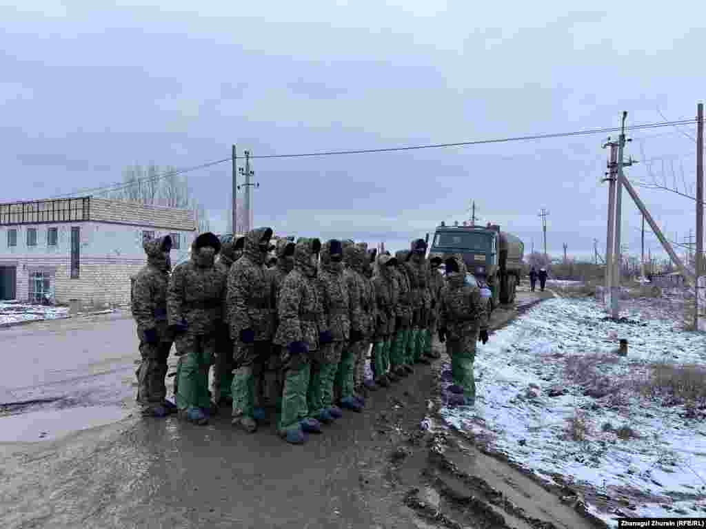 Military personnel and more than 400 pieces of equipment are participating in measures to contain the floodwaters. On April 1, President Qasym-Zhomart Toqaev officially reprimanded regional governors and the cabinet for "dealing poorly" with the situation and called on the Central Asian nation's businesspeople to contribute to the rescue efforts.&nbsp;