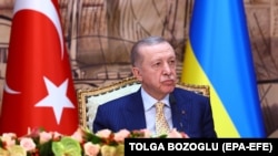 Эрдоган сообщил, что «важно продолжать сотрудничество в деликатной реализации процессов начала постоянных мирных переговоров между Украиной и Россией и восстановления Украины»