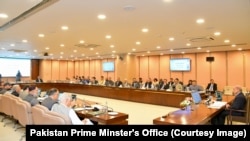 د وزیراعظم شهباز شریف په مشرۍ د جولای پر ۱۰مه د کابینې د غونډې انځور.