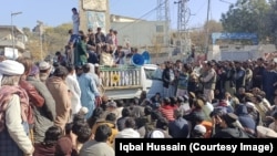 په سده بازار د ډېسېمبر پر ۱۱مه د سیمې خلک د احتجاج په مهال.