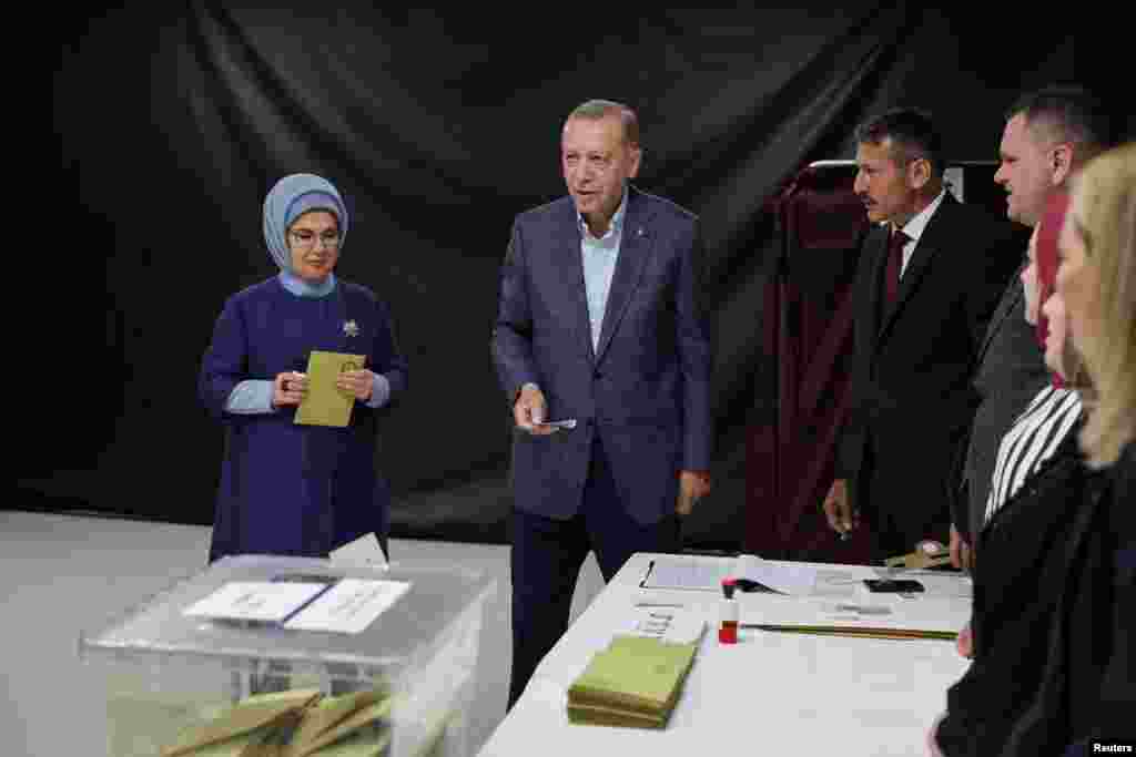 Президенттикке негизги талапкер катары учурдагы президент Режеп Тайып Эрдоган аялы Эмине Эрдоган менен Стамбул шаарында шайлоого катышты.&nbsp;