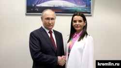 Guvernatoarea Găgăuziei, Evghenia Guțul, susține că l-a informat pe președintele rus, Vladimir Putin, despre „acțiunile ilegale” ale Chișinăului, referindu-se și la pretinse încălcări ale drepturilor rușilor din R. Moldova.