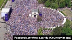 Adunarea Națională „Moldova Europeană” a fost organizată cu puține zile înaintea venirii în Moldova a zeci de lideri europeni la un summit al Comunității Politice Europene, programat pentru 1 iunie