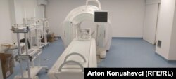 Skaneri i vendosur në një nga sallat e Shërbimit të Mjekësisë Nukleare në QKUK.