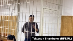 Активист Автандил Жоробеков Свердлов райондук сотунда сүйлөп жатат. 8-декабрь, 2023-жыл 