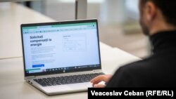 Lansată în 2022, platforma compensatii.gov.md este parte a programului guvernamental „Ajutor la contor” și locul unde autoritățile recepționează cererile depuse online de cetățeni pentru indemnizații în perioada rece a anului.