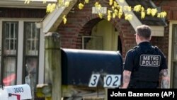 Policija ispred kuće koja je moguće povezana sa ubistvima u školi u Nešvilu