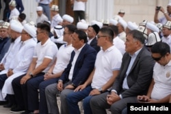 Церемония открытия нового здания муфтията, Райымбек Матраимов – в середине. 27 августа 2023 г.