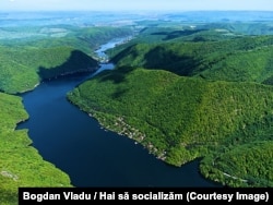 Vedere aeriană cu Lacul Tarnița, din apropierea localității Lăpuștești, județul Cluj.