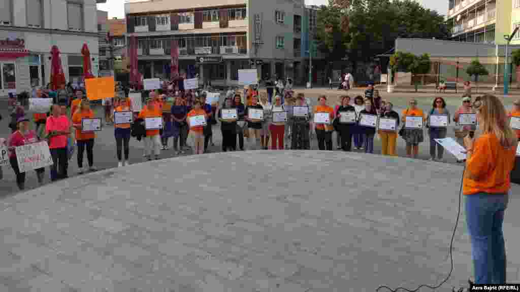 Prije sedam dana na sjeveru BiH je žrtva porodičnog nasilja bila Nizama Hećimović iz Gradačca, koja je početkom augusta policiji prijavila bivšeg supruga zbog zlostavljanja. Nju je bivši partner 11. augusta pretukao, a potom ubio prenoseći ubistvo uživo na Instagramu. &nbsp;