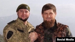 აფტი ალაუდინოვი (მარცხნივ) და რამზან კადიროვი