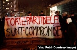 România, ianuarie 2012. Proteste pentru susținerea Serviciului Mobil de Urgență, Reanimare și Descarcerare (SMURD) și a fondatorului său, Raed Arafat, după ce Guvernul Boc a propus o reformă a sistemului sanitar. Fotografie realizată de regizorul și fotograful Vlad Petri.