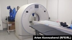 Kjo aparaturë e CT-së në Klinikën Neurologjsë  është jashtë funksionit për shkak të prishjes.
