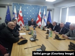 2014 წლის 22 დეკემბერს გმირთა მოედანზე საცობის პრობლემაზე სასაუბროდ თბილისის მერი ხვდება შინაგან საქმეთა წარმომადგენლებსა და სატრანსპორტო საკითხების ექსპერტებს.