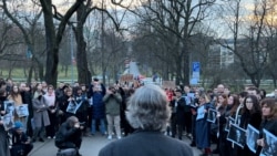 Proteste tăcute în fața sediilor Ambasadei Rusiei din întreaga lume în memoria lui Alexei Navalnîi