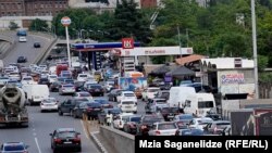 ბოლო წლებია საცობი გმირთა მოედნის მოუგვარებელი პრობლემაა