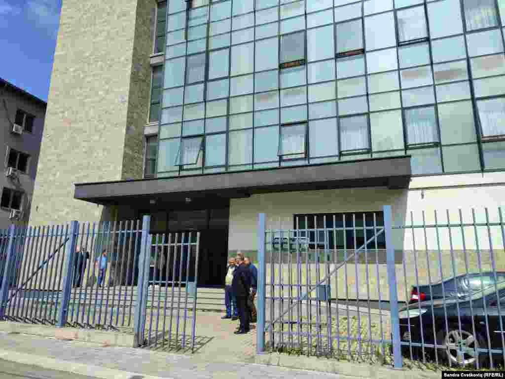 Kryetari i ri i Mitrovicës së Veriut, Erden Atiq, u betua të premten më 19 maj në ndërtesën e kësaj komune.&nbsp;