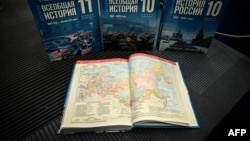 Представники магазину заявили, що російські атласи мають попит, і їх поширення не порушує закон (ілюстративне фото)