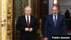 ვლადიმირ პუტინი და ნიკოლ ფაშინიანი. მოსკოვი, 25 მაისი, 2023 წელი 