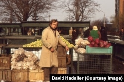 Iasi bazarynda duran adam, 1988-nji ýylyň ýanwary