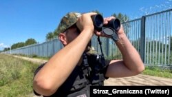 Архіўнае ілюстрацыйнае фота. Польскі памежнік ля мяжы зь Беларусьсю