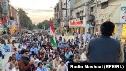 په هرنايي کې د چاودنې پرضد سیاسي ګوندونو په کوټه کې احتجاج کړی دی. 